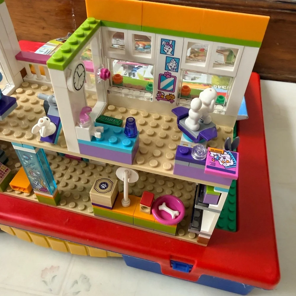 95% complete LEGO Friends Heartlake City Pet Center 41345 with Manuel - Picture 6 of 10